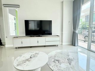 出租 3 卧室 独立屋 在 Si Racha, Chon Buri