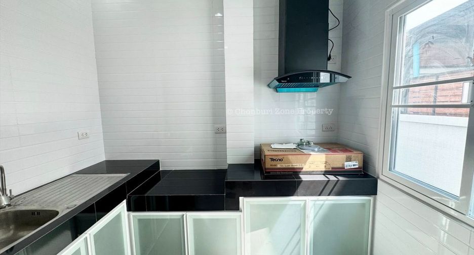 Haus zur Miete mit 3 Zimmer in Si Racha, Chonburi