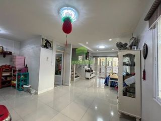 Casa adosada en venta de 3 habitaciones en Bang Khun Thian, Bangkok