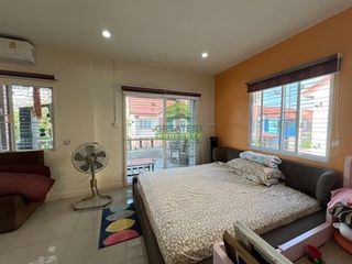 Casa adosada en venta de 3 habitaciones en Bang Khun Thian, Bangkok
