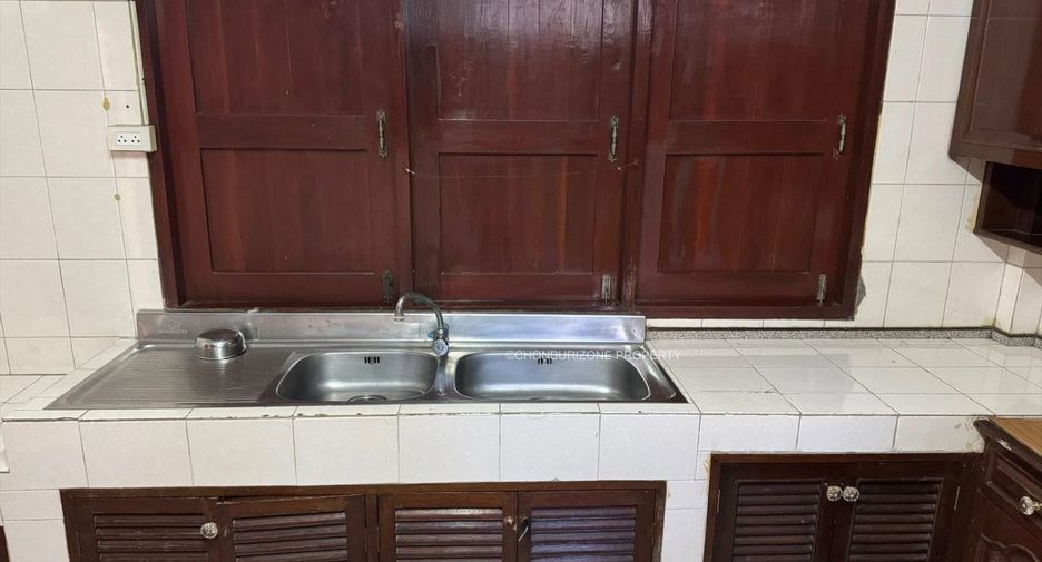 For rent 5 bedrooms house in Si Racha, Chonburi