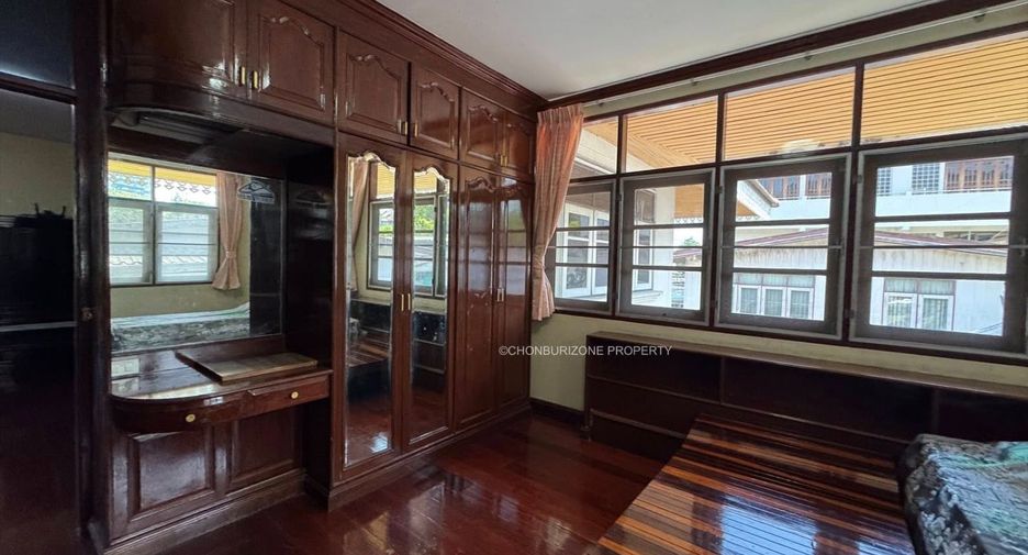 For rent 5 bedrooms house in Si Racha, Chonburi