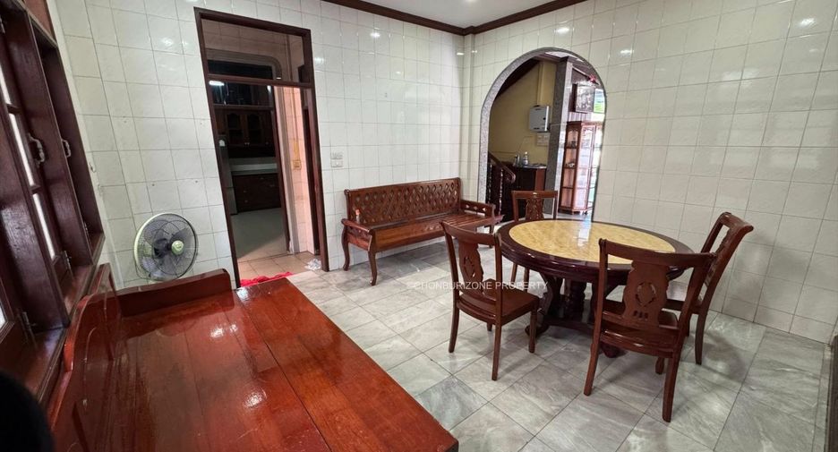 For rent 5 bedrooms house in Si Racha, Chonburi