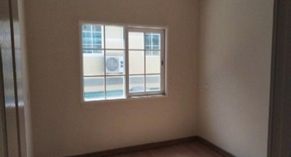 Casa adosada en venta de 1 habitaciones en Ban Bueng, Chonburi