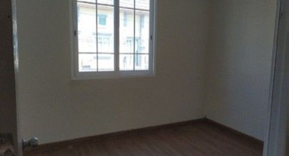 Casa adosada en venta de 1 habitaciones en Ban Bueng, Chonburi