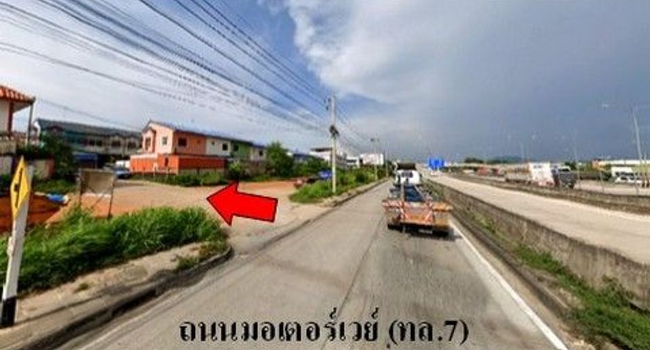 Продажа 1 кровать таунхаус в Ban Bueng, Чонбури
