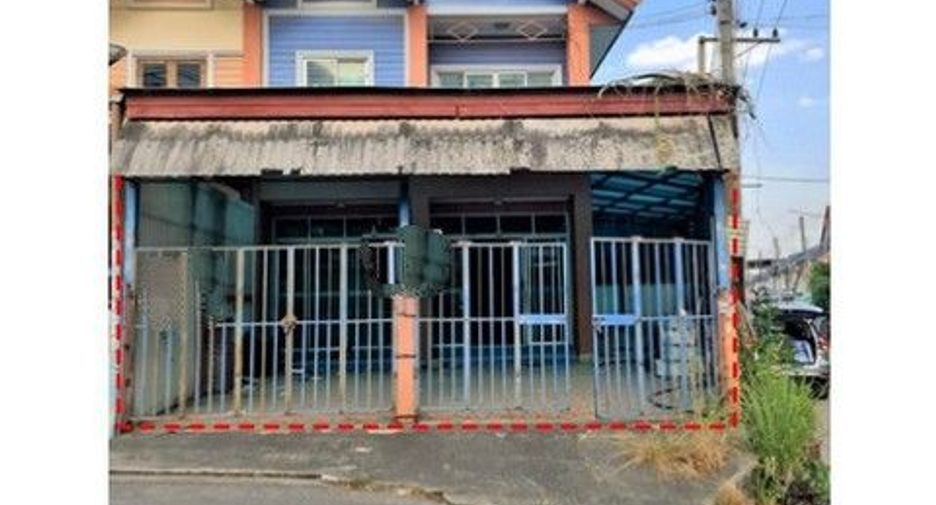 Продажа 1 кровать таунхаус в Ban Bueng, Чонбури