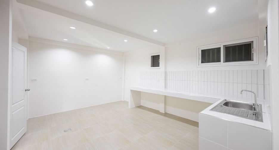 Casa adosada en venta de 3 habitaciones en Mueang Nonthaburi, Nonthaburi