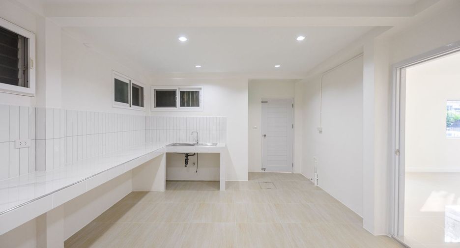 Casa adosada en venta de 3 habitaciones en Mueang Nonthaburi, Nonthaburi