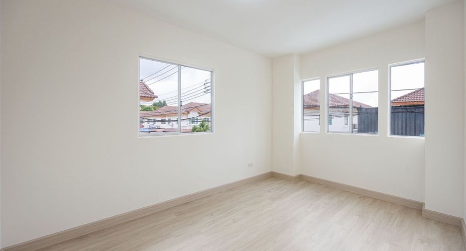 Casa adosada en venta de 3 habitaciones en Mueang Nonthaburi, Nonthaburi