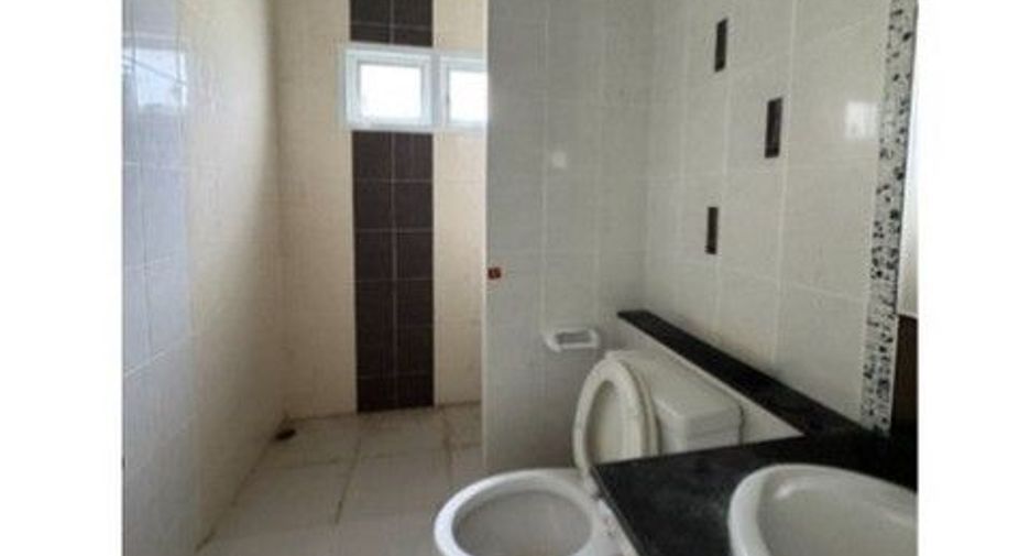 Reihenhaus zum Kauf mit 1 Zimmer in Ban Bueng, Chonburi