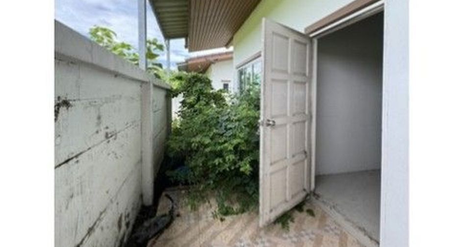 Reihenhaus zum Kauf mit 1 Zimmer in Ban Bueng, Chonburi