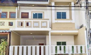 Casa adosada en venta de 4 habitaciones en Bang Bua Thong, Nonthaburi