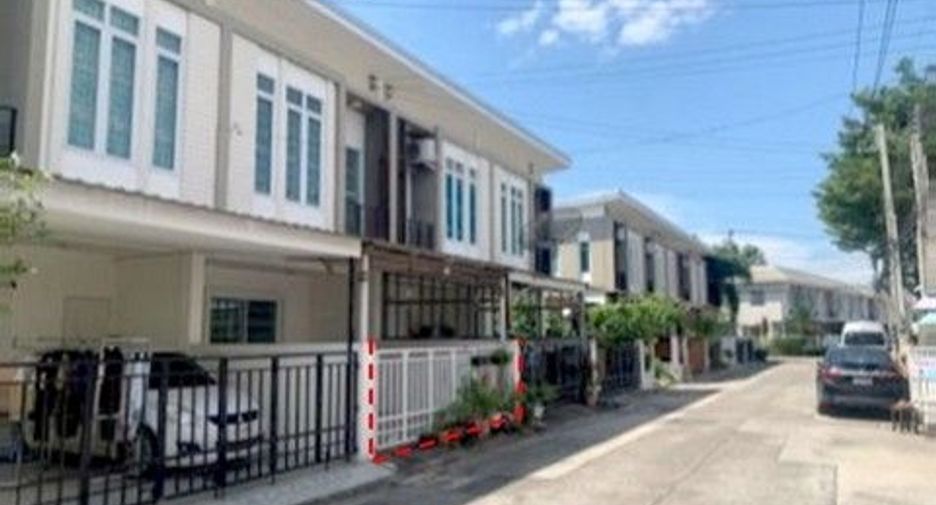 Reihenhaus zum Kauf mit 1 Zimmer in Ban Bueng, Chonburi