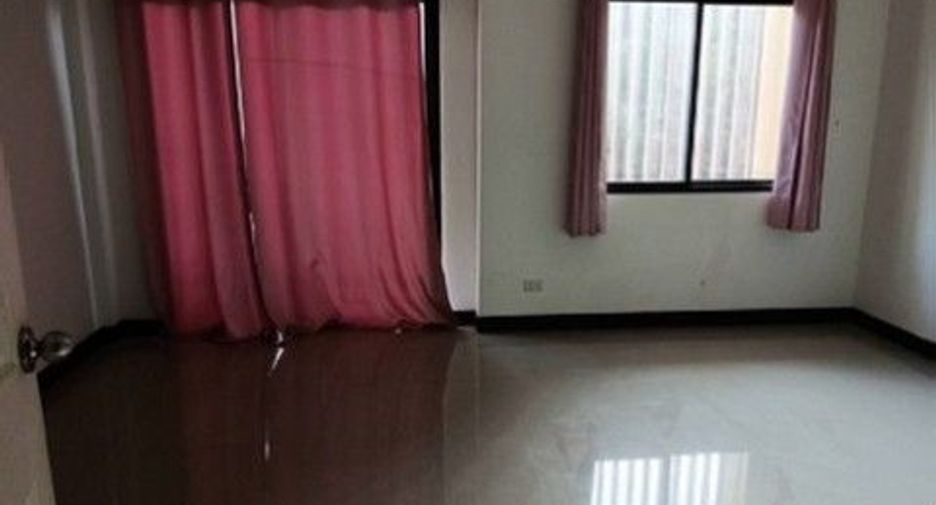 Casa adosada en venta de 1 habitaciones en Ban Bueng, Chonburi