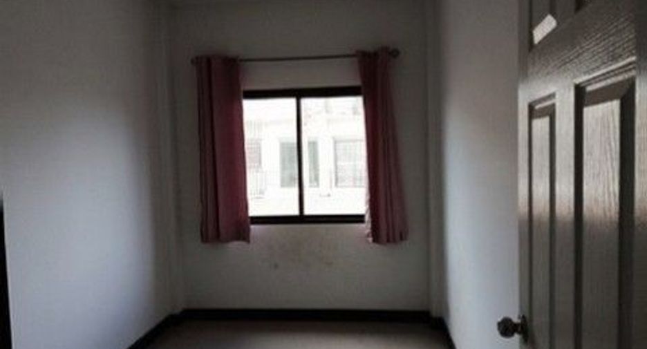 Casa adosada en venta de 1 habitaciones en Ban Bueng, Chonburi