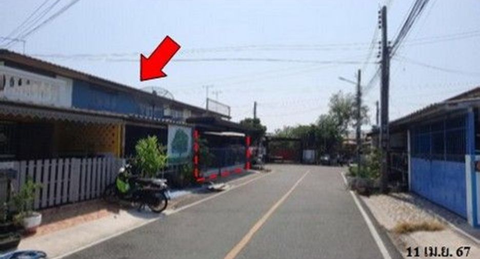 出售 1 卧室 联排别墅 在 Ban Bueng, Chon Buri
