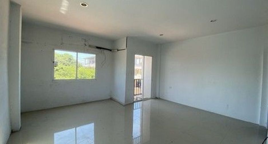 Reihenhaus zum Kauf mit 1 Zimmer in Ban Bueng, Chonburi