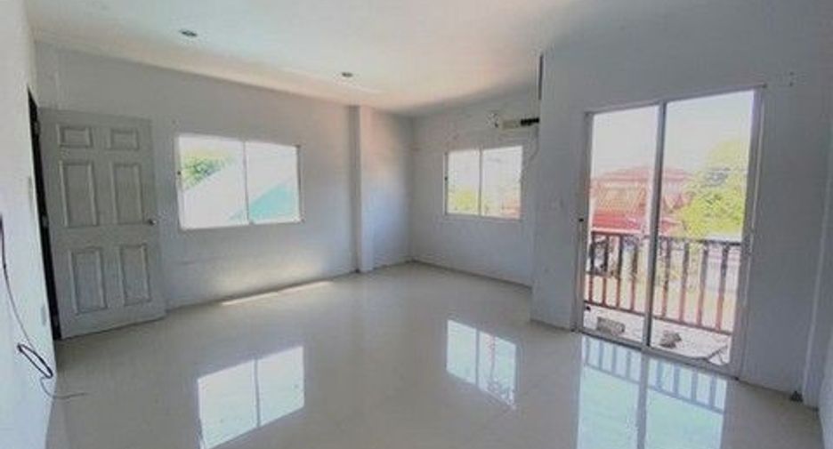 Reihenhaus zum Kauf mit 1 Zimmer in Ban Bueng, Chonburi