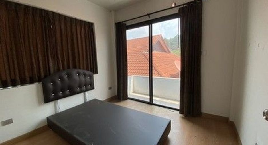 For sale 1 bed townhouse in Ban Bueng, Chonburi