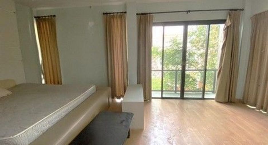For sale 1 bed townhouse in Ban Bueng, Chonburi