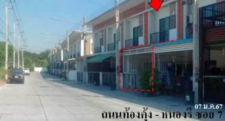 À vendre 1 chambre maison de ville à Ban Bueng, Chonburi