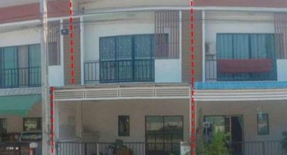 À vendre 1 chambre maison de ville à Ban Bueng, Chonburi
