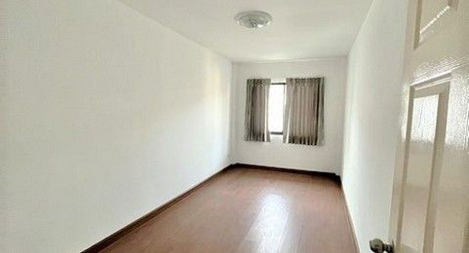 À vendre 1 chambre maison de ville à Ban Bueng, Chonburi