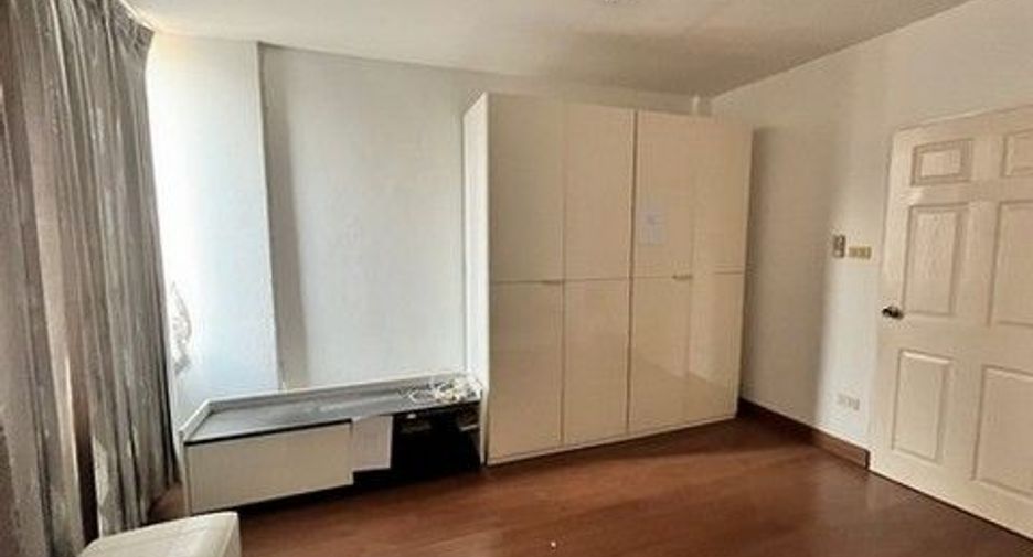 À vendre 1 chambre maison de ville à Ban Bueng, Chonburi