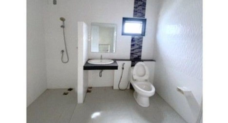 Reihenhaus zum Kauf mit 1 Zimmer in Ban Bueng, Chonburi