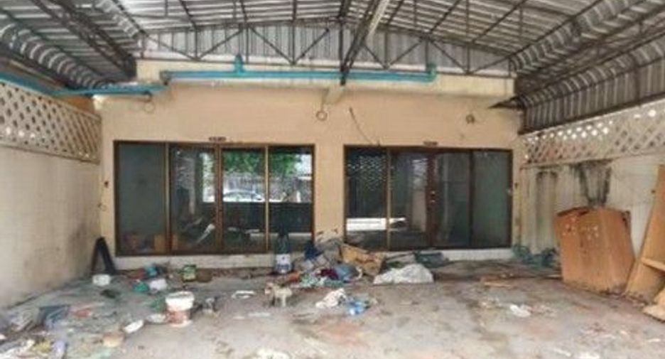 For sale 1 bed townhouse in Ban Bueng, Chonburi