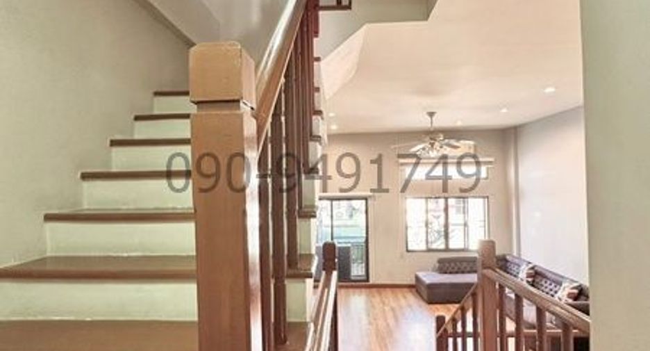 For rent 3 bedrooms condo in Wang Thonglang, Bangkok