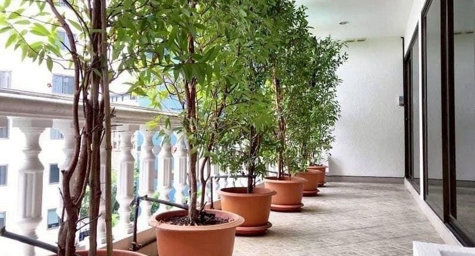 For rent 2 bedrooms condo in Watthana, Bangkok