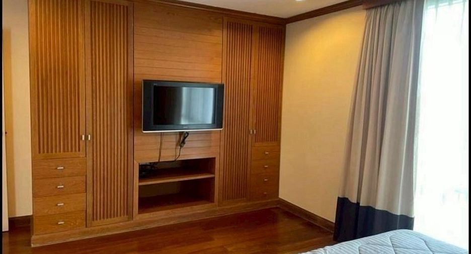For rent 2 bedrooms condo in Phaya Thai, Bangkok
