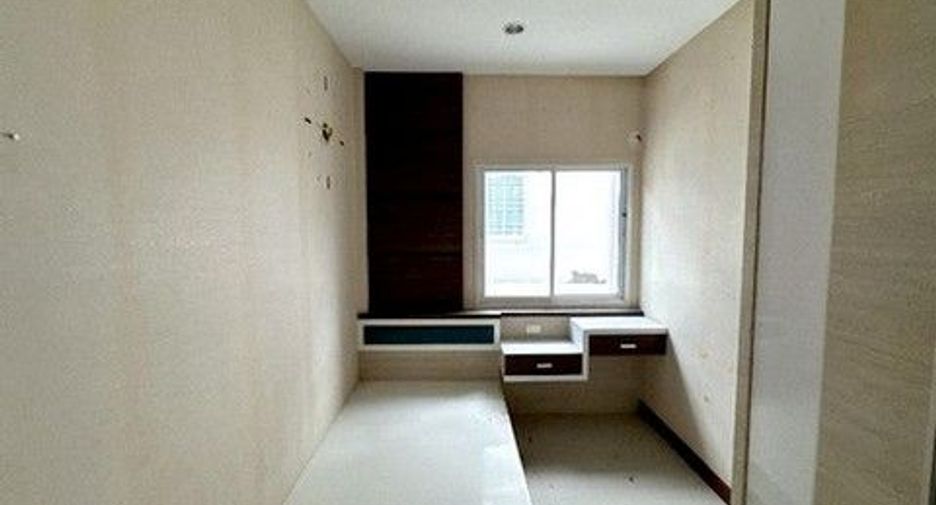 Продажа 1 кровать таунхаус в Ban Bueng, Чонбури