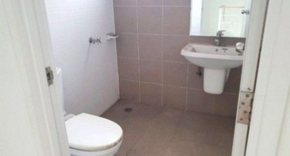 À vendre 1 chambre maison de ville à Ban Bueng, Chonburi