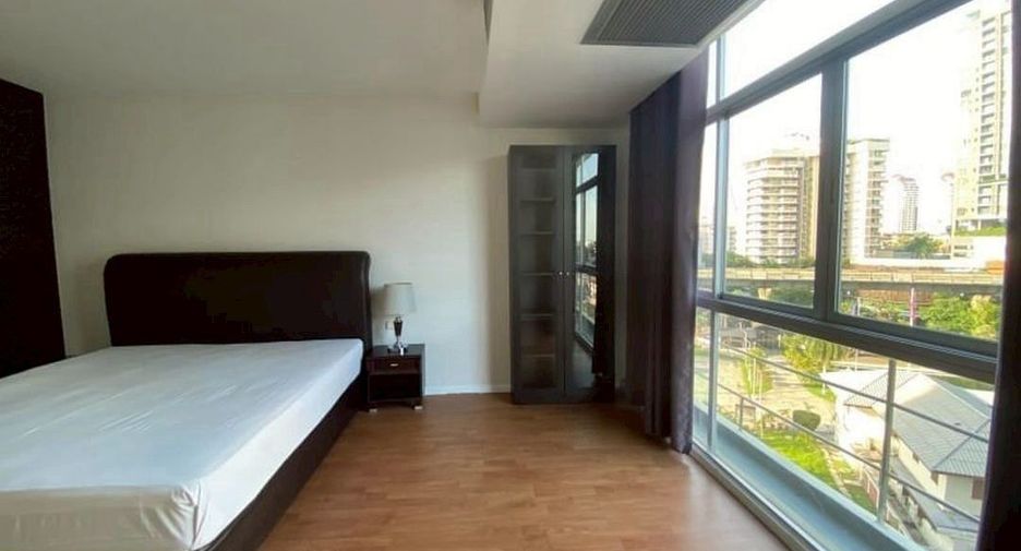 For rent 2 bedrooms condo in Khlong Toei, Bangkok