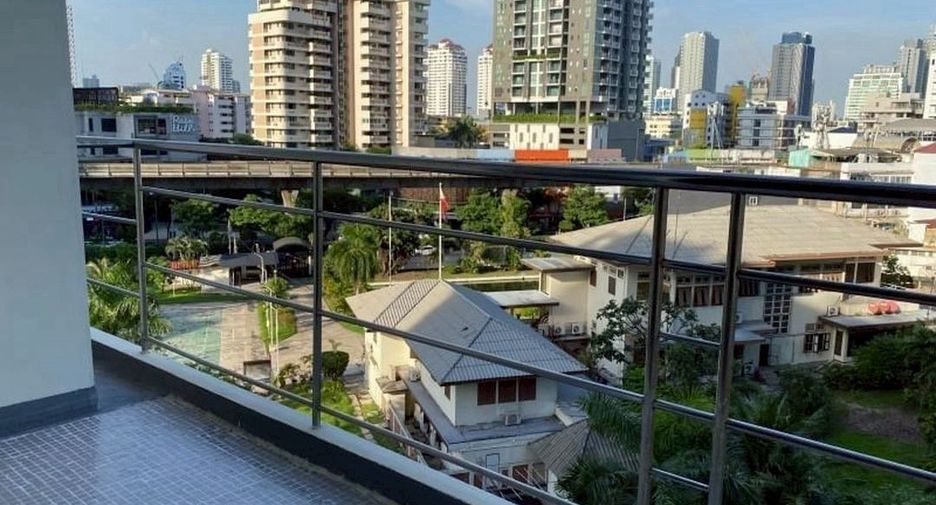 For rent 2 bedrooms condo in Khlong Toei, Bangkok