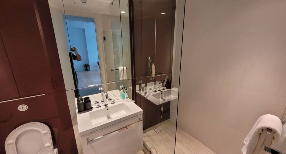 Condo en alquiler de 2 habitaciones en Pathum Wan, Bangkok