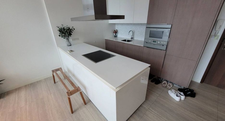 Condo en alquiler de 2 habitaciones en Pathum Wan, Bangkok
