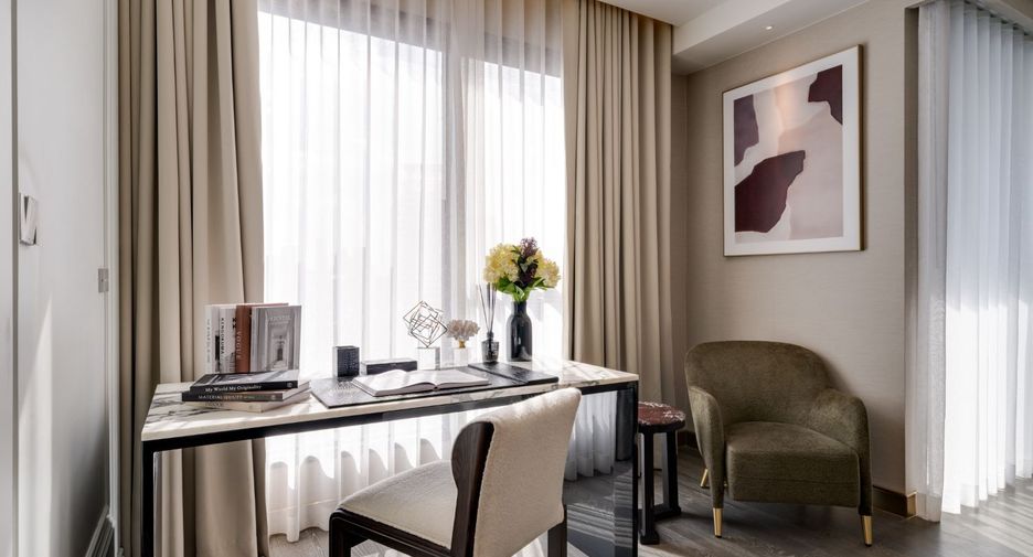 For sale 3 bedrooms condo in Khlong Toei, Bangkok