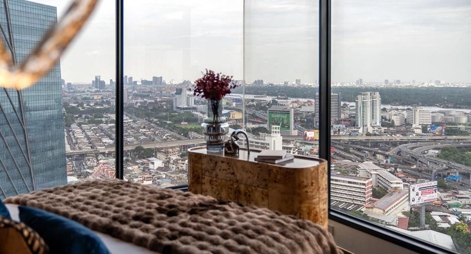 For sale 3 bedrooms condo in Khlong Toei, Bangkok