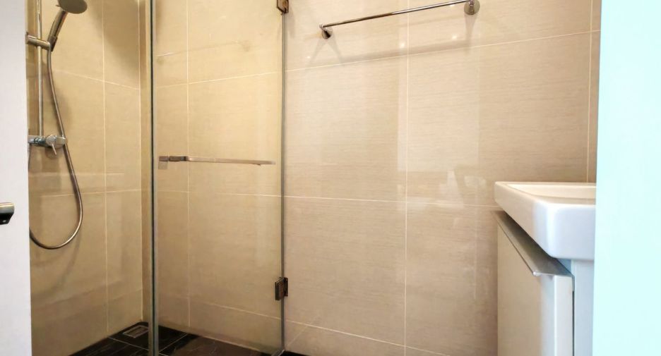 For sale 1 bed condo in Khlong Toei, Bangkok