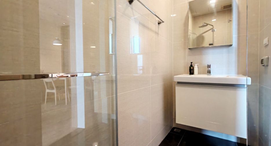 For sale 1 bed condo in Khlong Toei, Bangkok