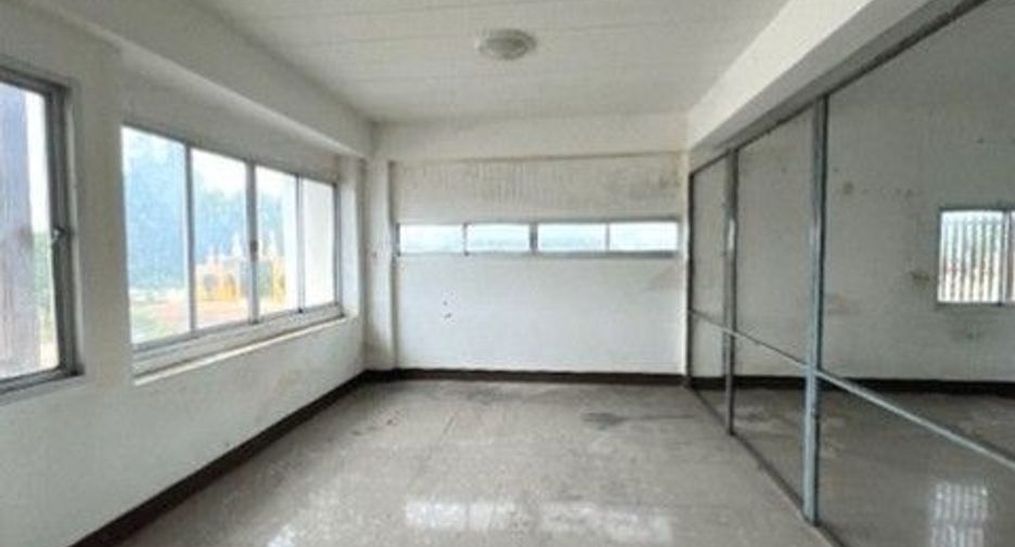 For sale 1 bed retail Space in Watthana Nakhon, Sa Kaeo