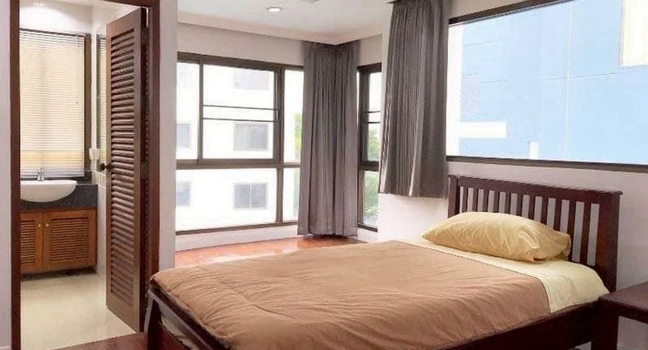 For rent 2 bedrooms condo in Watthana, Bangkok