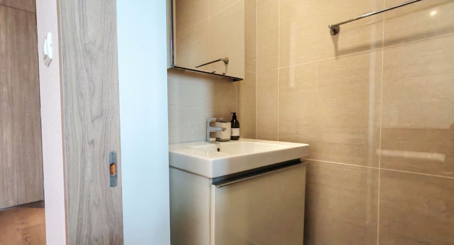 For sale 1 bed condo in Khlong Toei, Bangkok