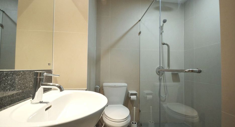 For rent and for sale 1 bed condo in Watthana, Bangkok