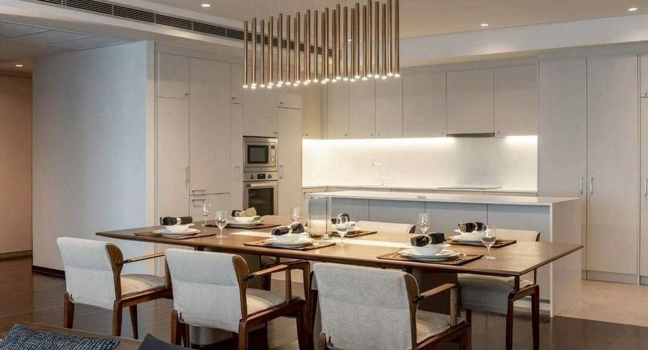For sale 3 bedrooms condo in Watthana, Bangkok