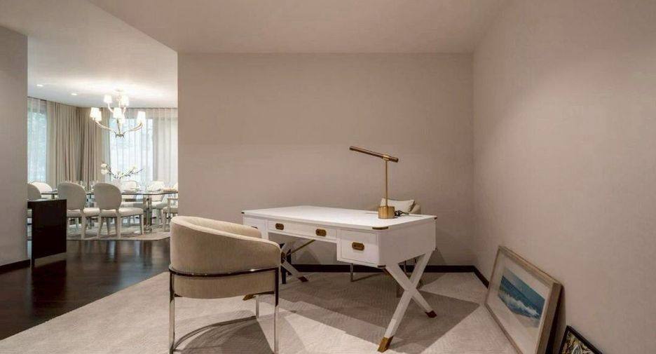 For sale 3 bedrooms condo in Watthana, Bangkok